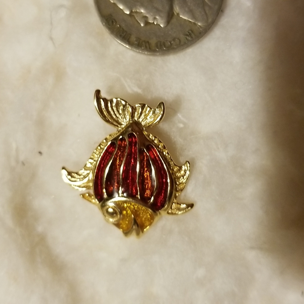 Hody vintage tropical fish pendant.